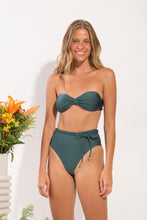 Charger l&#39;image dans la galerie, Model Front: Rio De Sol Ensemble Set Palace Twist Belted-High-Waist
