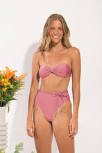 Charger l&#39;image dans la galerie, Model Front: Rio De Sol Ensemble Set Shimmer-Confetti Twist Belted-High-Waist
