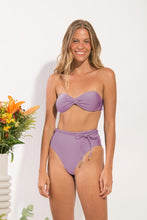 Charger l&#39;image dans la galerie, Model Front: Rio De Sol Ensemble Set Shimmer-Harmonia Twist Belted-High-Waist
