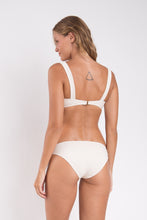 Charger l&#39;image dans la galerie, Model Back: Rio De Sol Haut Top Malibu-Natural Amelia
