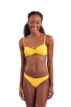 Charger l&#39;image dans la galerie, Model Front: Rio De Sol Haut Top Malibu-Yellow Bandeau-Duo
