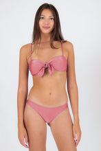 Charger l&#39;image dans la galerie, Model Front: Rio De Sol Haut Top Shimmer-Confetti Bandeau-Knot
