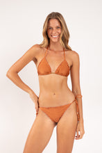 Charger l&#39;image dans la galerie, Model Front: Rio De Sol Haut Top Shimmer-Nocciola Frufru
