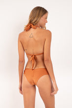 Charger l&#39;image dans la galerie, Model Back: Rio De Sol Haut Top Shimmer-Nocciola Mel
