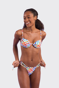 Model Front: Rio De Sol Haut Top Square Kyra