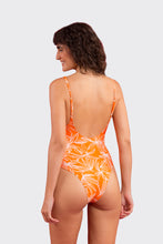 Charger l&#39;image dans la galerie, Model Back: Rio De Sol Une Pièce Trail-Orange Hype

