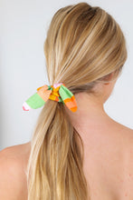 Charger l&#39;image dans la galerie, Model Front: Rio De Sol Chouchou Utah Scrunchie
