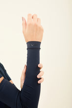 Charger l&#39;image dans la galerie, Sun-Protection Sleeve Navy UPF50+
