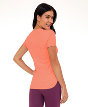 Charger l&#39;image dans la galerie, T-Shirt Skin Fit Alongada Gola V Laranja Melon
