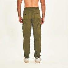 Charger l&#39;image dans la galerie, Model Back: Uv Line Fitness Bas Chelsea Verde Militar Upf50+
