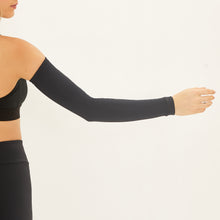 Charger l&#39;image dans la galerie, Model Back: Uv Line Gants Long Sleeve Black Upf50+
