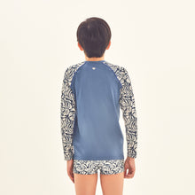 Charger l&#39;image dans la galerie, Model Back: Uv Line T-Shirt Rash Guard Kids Costela Aco Off White Upf50+
