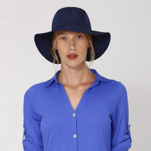 Charger l&#39;image dans la galerie, Model Front: Uv Line Chapeau Souple/Capeline San Remo Fpu50+ Hat Navy Blue Uv
