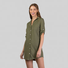 Charger l&#39;image dans la galerie, Image 02: Uv Line Vêtement De Plage Shirtdress Copenhagen Verde Militar Upf50+
