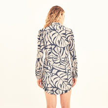 Charger l&#39;image dans la galerie, Model Back: Uv Line Vêtement De Plage Shirtdress Costela Aco Off White Upf50+
