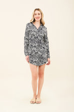 Charger l&#39;image dans la galerie, Model Front: Uv Line Vêtement De Plage Shirtdress Dalia Marinho Upf50+
