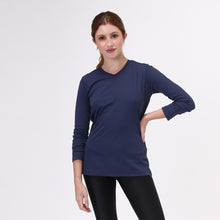 Charger l&#39;image dans la galerie, Model Front: Uv Line Fitness Haut Sport Fit Fem Ml Marinho Upf50+
