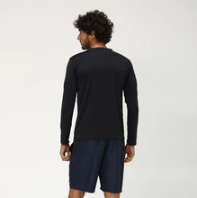 Charger l&#39;image dans la galerie, Model Back: Uv Line T-Shirt Uvpro Br Ml Preto Msc
